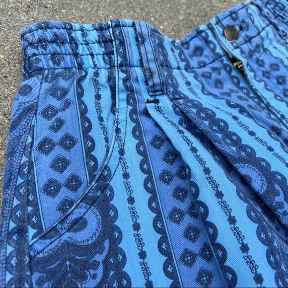 Vintage blue medallion stripe printed pleated front bareback high waist shorts - Picture 2 of 5